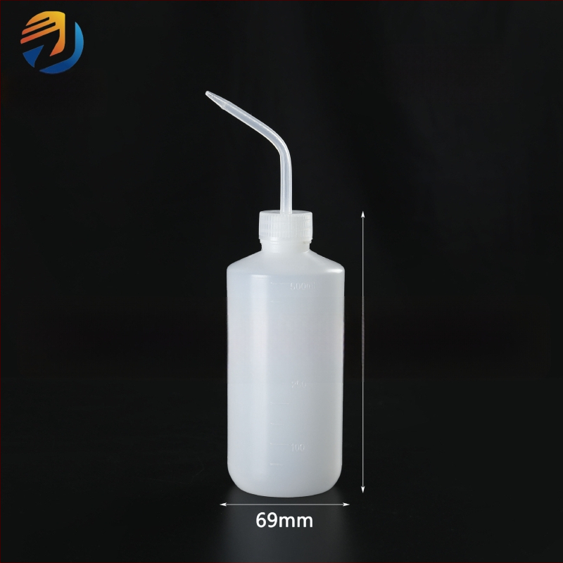 Laboratóriumi műanyag hajlított szájú mosópalack, fehér, 250 ml/500 ml, mérőskálával