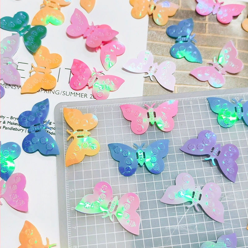 3D strassz: nagy pillangó, 37×21 mm – DIY fejfedő gyerekeknek divatbemutatóhoz, születésnapi koszorú díszítés