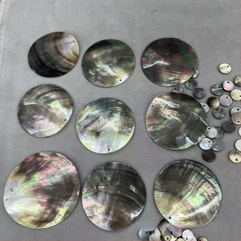 Fekete pillangó kagyló, természetes tengerihéj, kör, egy lyukkal, 8–60 mm, DIY ékszer alkatrész