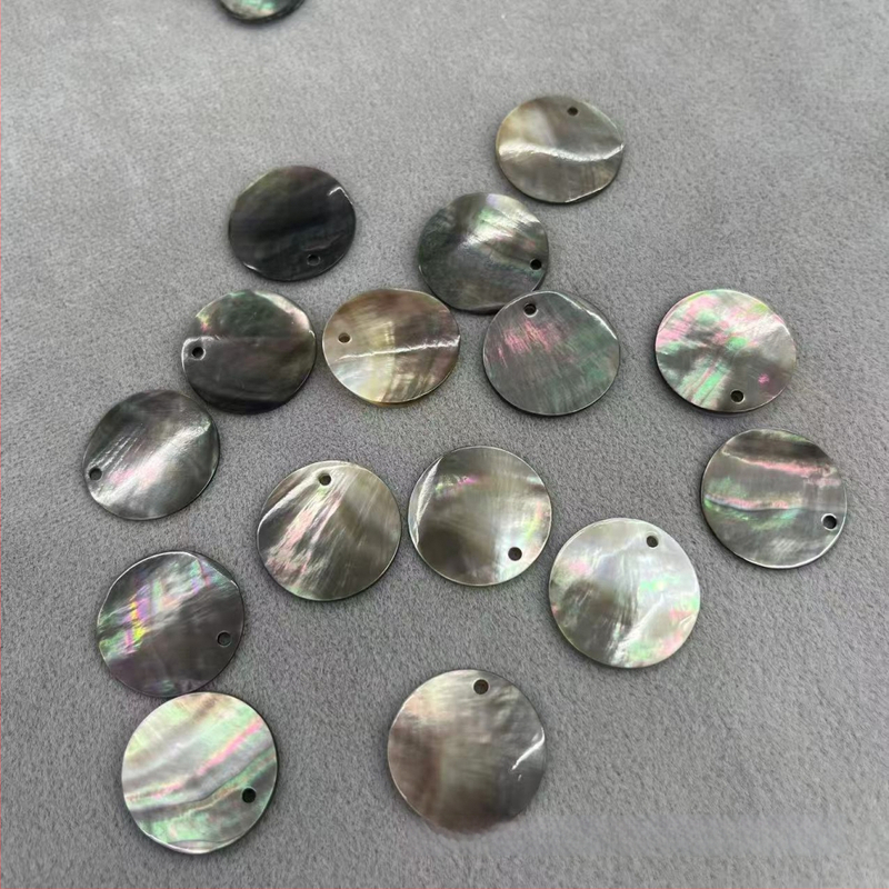 Fekete pillangó kagyló, természetes tengerihéj, kör, egy lyukkal, 8–60 mm, DIY ékszer alkatrész