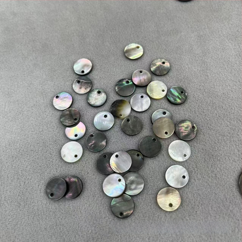 Fekete pillangó kagyló, természetes tengerihéj, kör, egy lyukkal, 8–60 mm, DIY ékszer alkatrész