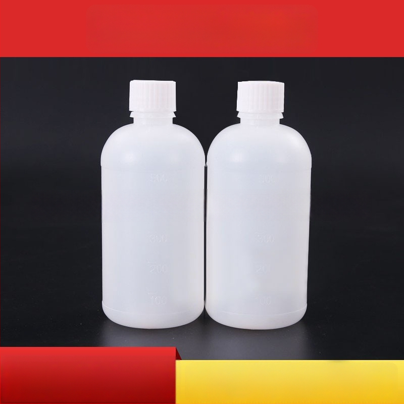 500 ml PE műanyag palack keskeny nyakkal és mérőskálával — részben átlátszó reagens palack csavaros kupakkal