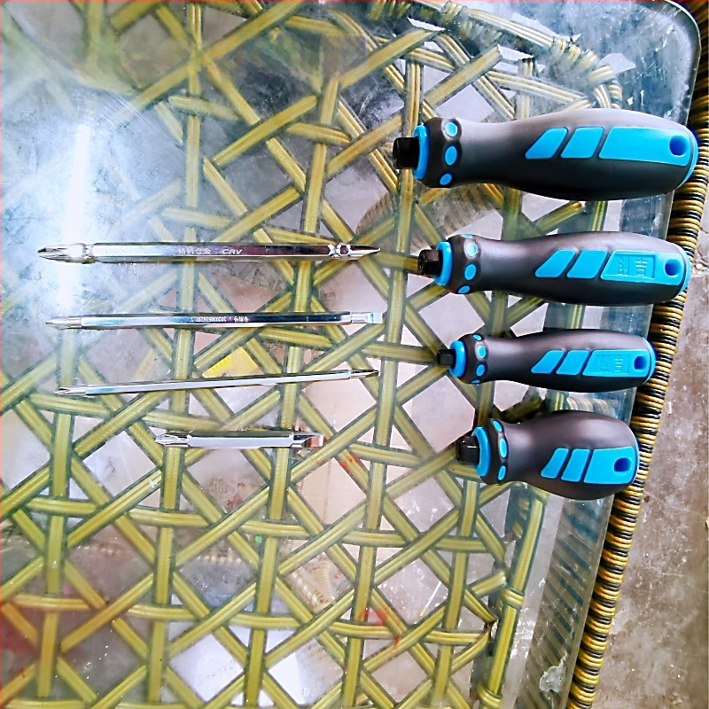 Șurubelniță duală magnetic izolat, tijă scurtă subțire, cap dublu, mâner PC+TPR, oțel crom-vanadiu