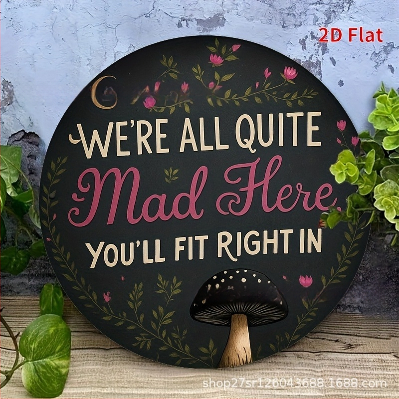 Semn din lemn We're All Quite Mad Here – plăcuță decorativă rotundă cu ciuperci și flori – Alice