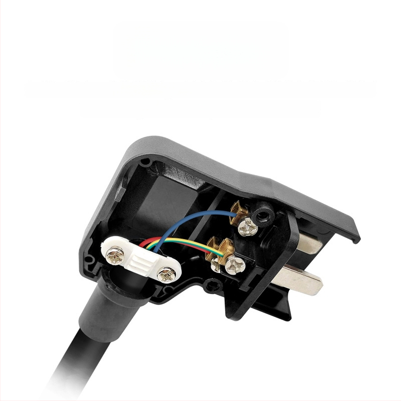 Conector IEC C19/C20 în unghi, priză pentru PDU în camera serverelor