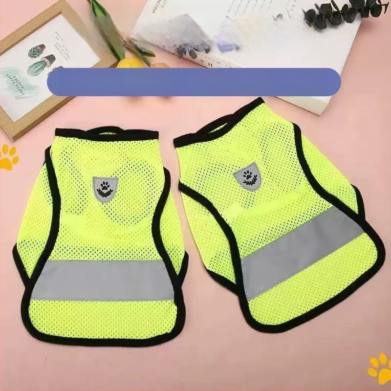 Vesta reflectorizantă pentru câini de talie mică și medie, din plasă respirabilă, confortabilă pentru toate anotimpurile.