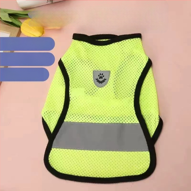 Vesta reflectorizantă pentru câini de talie mică și medie, din plasă respirabilă, confortabilă pentru toate anotimpurile.