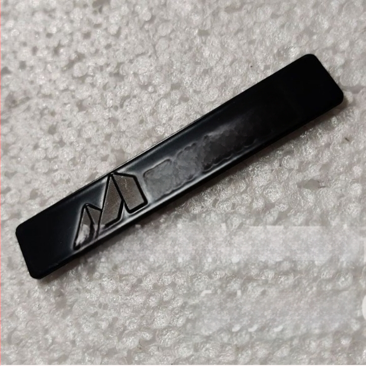 Plăci metalice pentru mobilier, baie, obiecte sanitare și logo-uri ale utilajelor