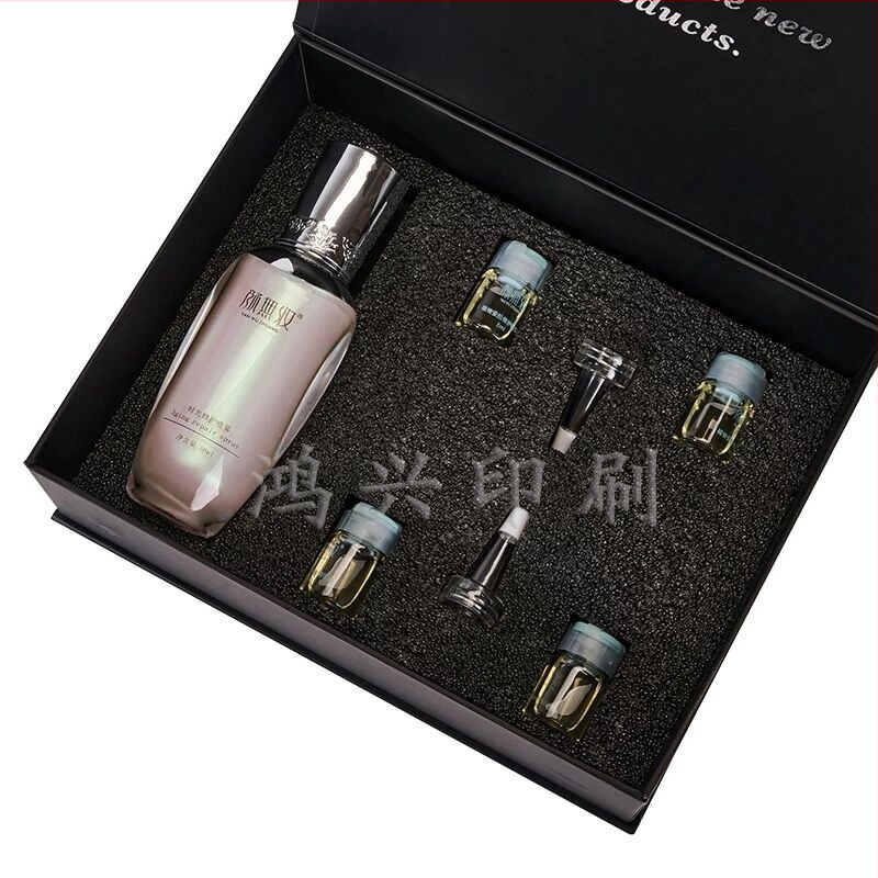 Cutie cadou pentru cosmetice cu capac rabatabil și tavă interioară pentru set de sticluțe cu uleiuri esențiale