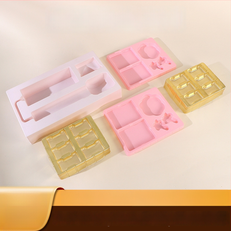 Cutie de ambalaj pentru cosmetice cu tavă interioară velurată, din PVC și PET