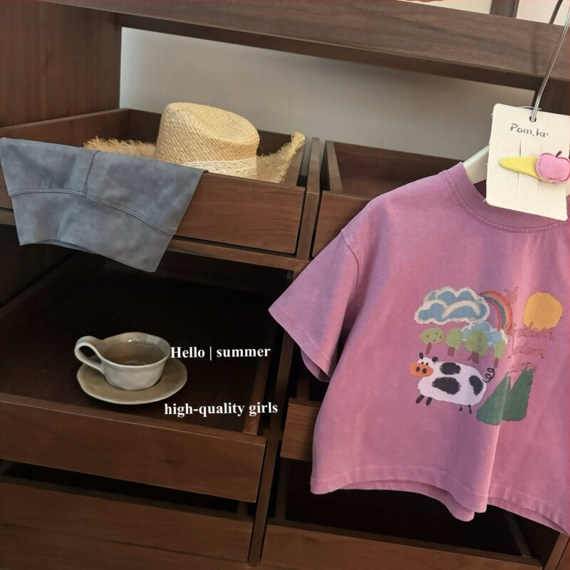 Vacă drăguță, amuzantă! Set de două piese pentru fete: tricou lejer cu imprimă desen animat și pantaloni scurți pentru ciclism