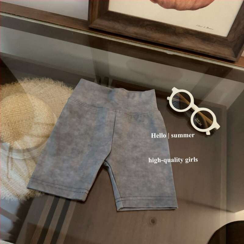 Vacă drăguță, amuzantă! Set de două piese pentru fete: tricou lejer cu imprimă desen animat și pantaloni scurți pentru ciclism
