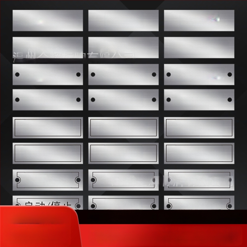 Plăci metalice pentru echipamente cu logo personalizat; materiale: oțel inoxidabil, aluminiu, alamă, acrilic sau PVC; plăci bicolor pentru branding și etichetare; marcare UV și serigrafie.