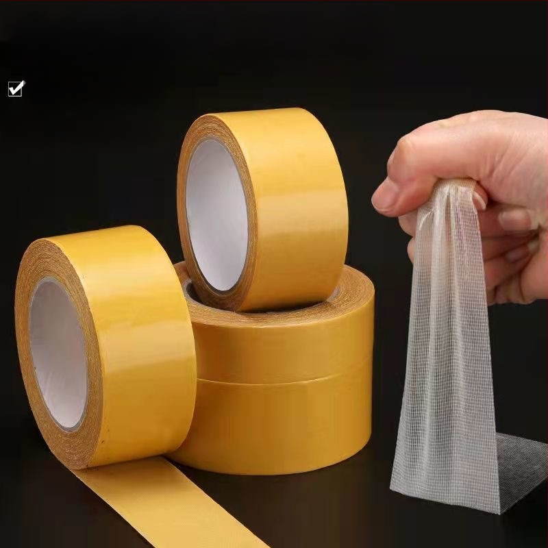 Bandă dublu-adezivă din material textil pentru rosturile covoarelor și podele, aderență înaltă, galbenă