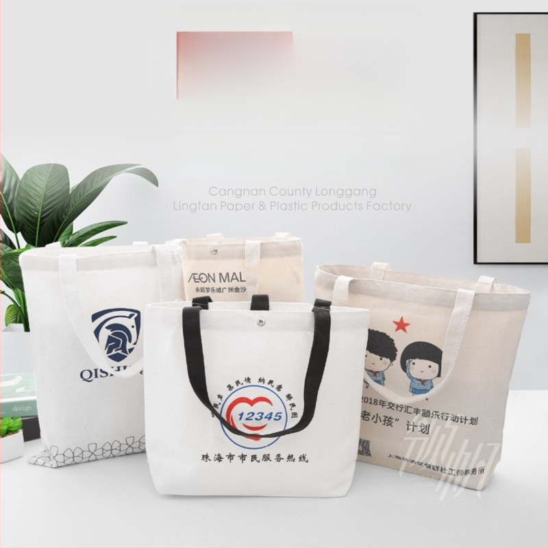 Geantă de pânză pentru elevi cu imprimare personalizată a logo-ului; drăguță, la modă geantă de cumpărături. Disponibilă în stiluri: geantă de umăr, geantă pliabilă, rucsac și geantă perforată.
