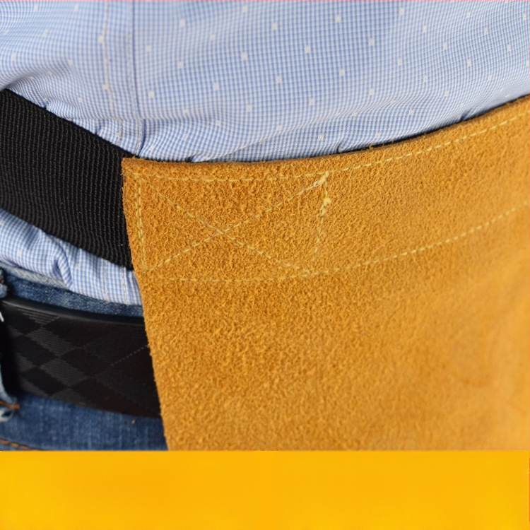 Salopetă de protecție pentru sudură cu protecții la genunchi și la picioare, rezistentă la uzură, ignifugă și anti-arsură.