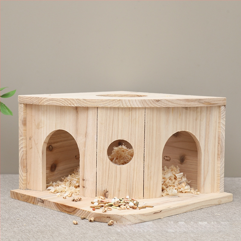 Cuib din lemn pentru animale de dimensiuni mici, cu intrări duble, multiple deschideri și formă în evantai; potrivit pentru hamsteri și alte animale mici.