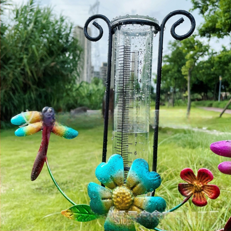 Decorațiune de grădină din fier, artă metalică, cu măsurător de ploaie și țăruș pentru flori