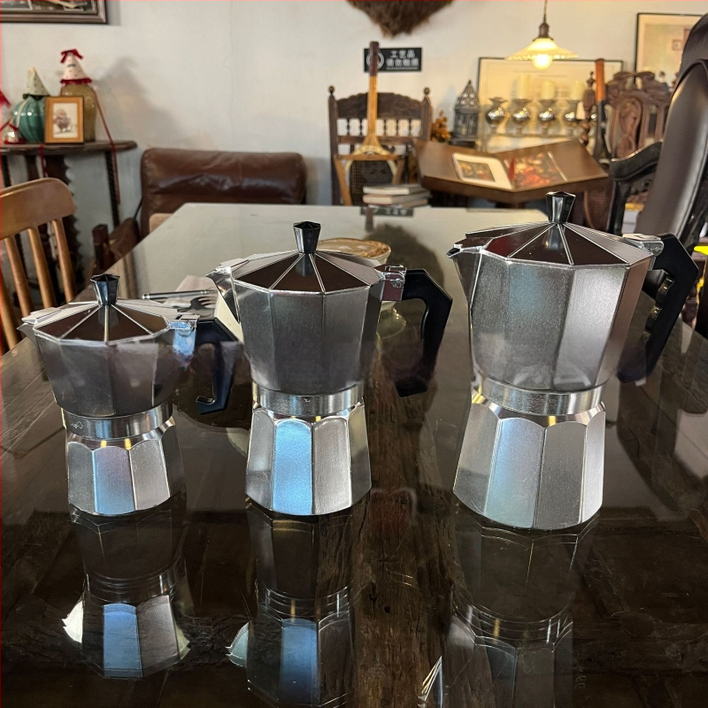 Moka din aluminiu italian, design octagonal, stil european