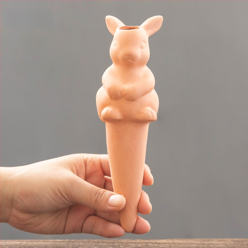 Sistem de udare din ceramică roșie cu irigare prin picurare pentru ghivece