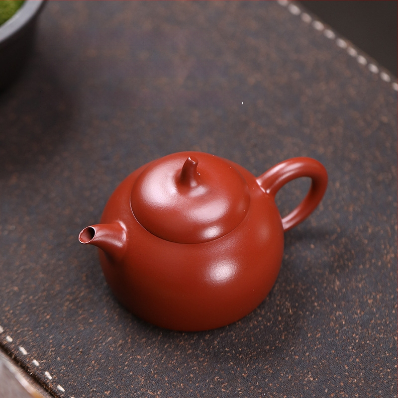 Ceainic Yixing din lut mov, 140 ml, lucrat manual, în formă de vinete, Dahongpao