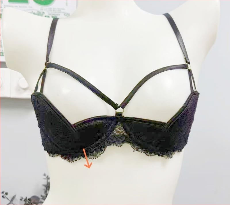 Lenjerie din dantelă cu bureți de spumă, sutien cu cupă semi, cu arc metalic, fără închidere
