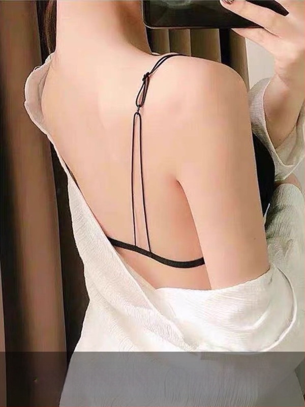 Sutien franțuzesc fără sârmă, cupe triunghiulare, ultra-subțire, dantelă, bretele subțiri, spate elegant, închidere frontală, pentru bust mic
