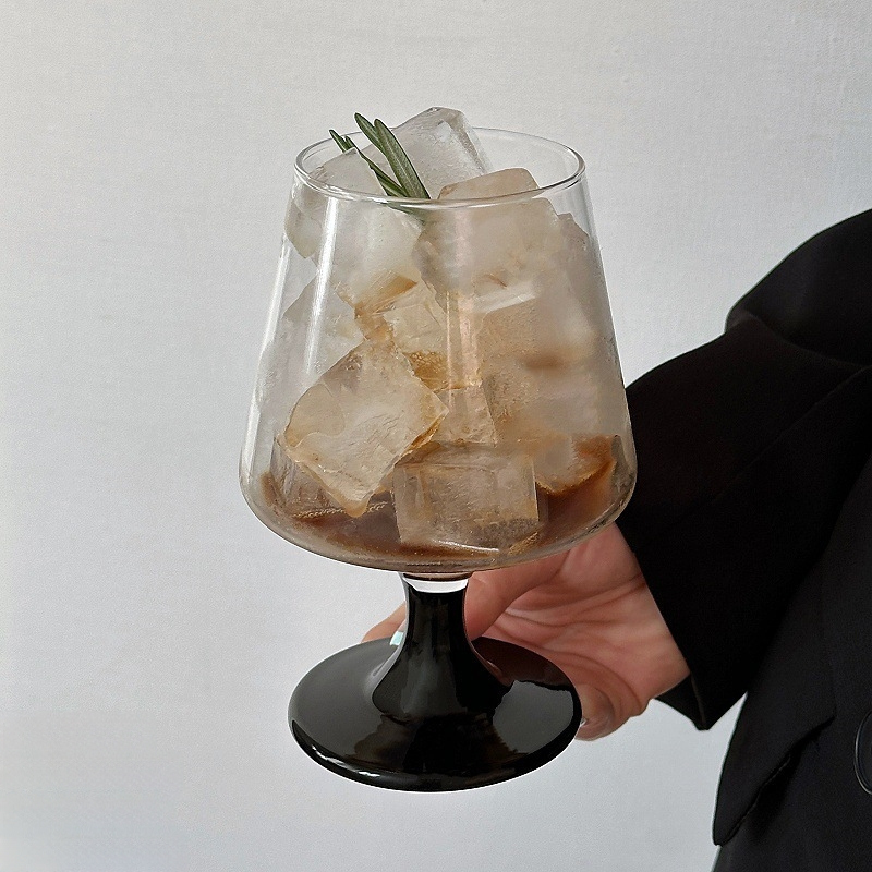 Pahare înalte negre pentru uz casnic, aspect elegant, potrivit pentru sucuri, apă cu gaz și cocktailuri
