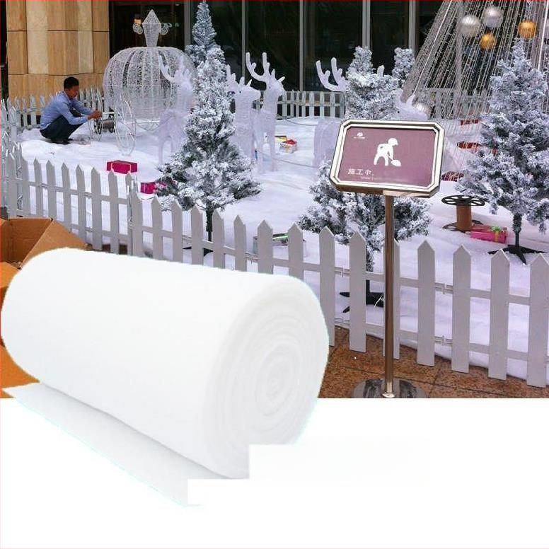 Decorațiune de scenă de Crăciun cu vată de zăpadă și fulgi de zăpadă artificiali pentru studio