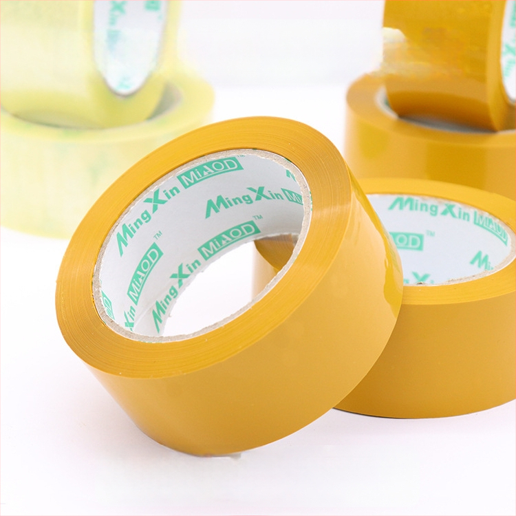 Bandă de ambalare bej, lățime 5,5 cm, lungime 150 m, grosime 55 mm, BOPP, pentru ambalare