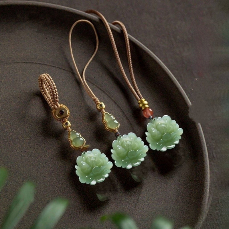 Jad Hetian natural – breloc pentru mașină și pandantiv, design minimalist cu floare plată, verde deschis, accesoriu unisex