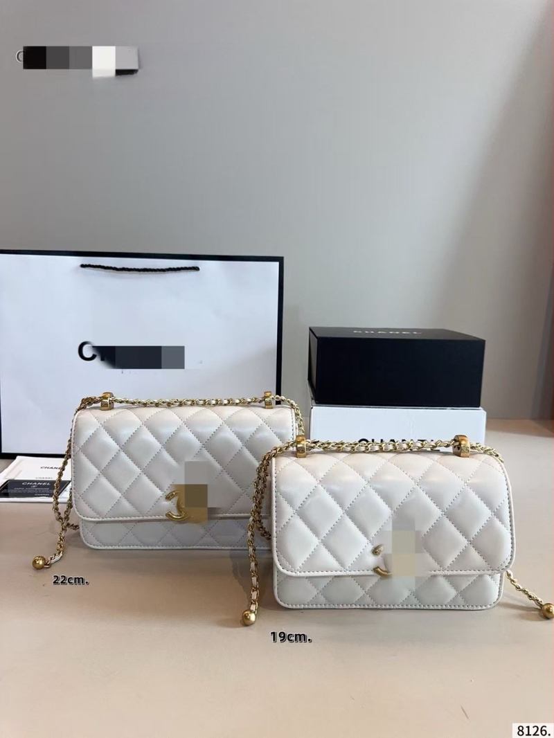 Geantă Fortune 2026 inspirată de Chanel, cu două mingi aurii, quilt diamant clasic, WOC, curea de umăr din lanț, lux ușor.