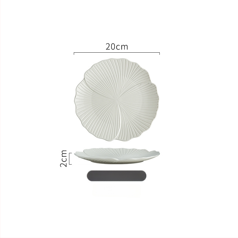 Farfurie albă din ceramică pentru masă occidentală – farfurie mare plată, farfurie puțin adâncă, farfurie pentru fructe, farfurie pentru tort; formă neregulată; stil japonez.