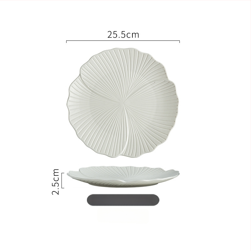 Farfurie albă din ceramică pentru masă occidentală – farfurie mare plată, farfurie puțin adâncă, farfurie pentru fructe, farfurie pentru tort; formă neregulată; stil japonez.