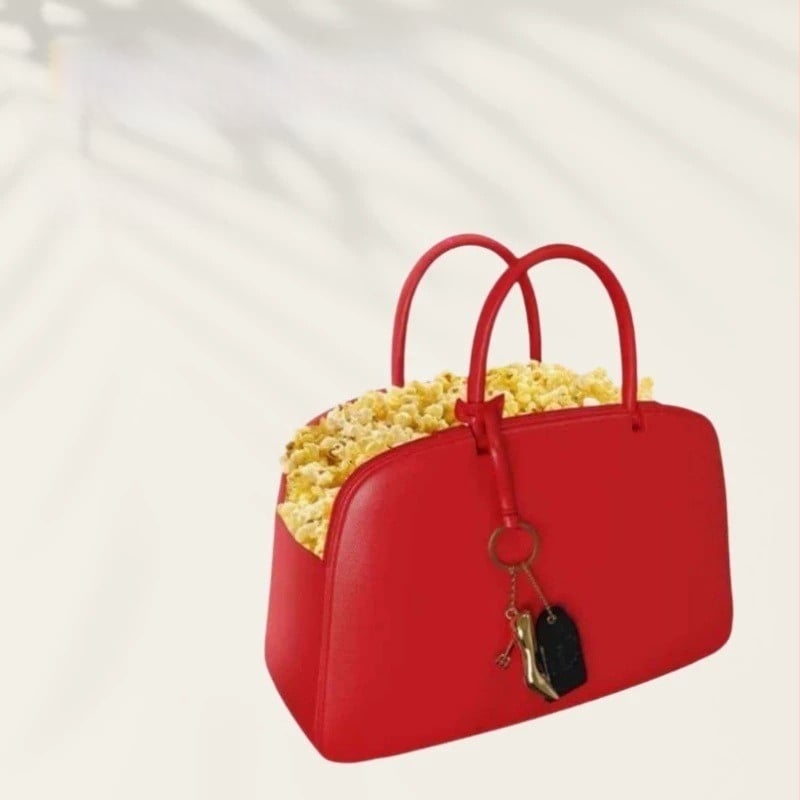 Geantă de mână din piele în formă de popcorn bucket, stil vintage Boston, model Queen 2, cu un pandantiv atârnat și cusături decorative