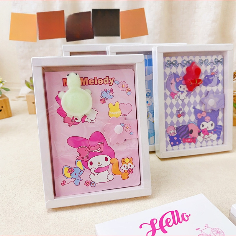 Lila dobozba csomagolt aranyos rajzfüzetek készlete általános iskolásoknak