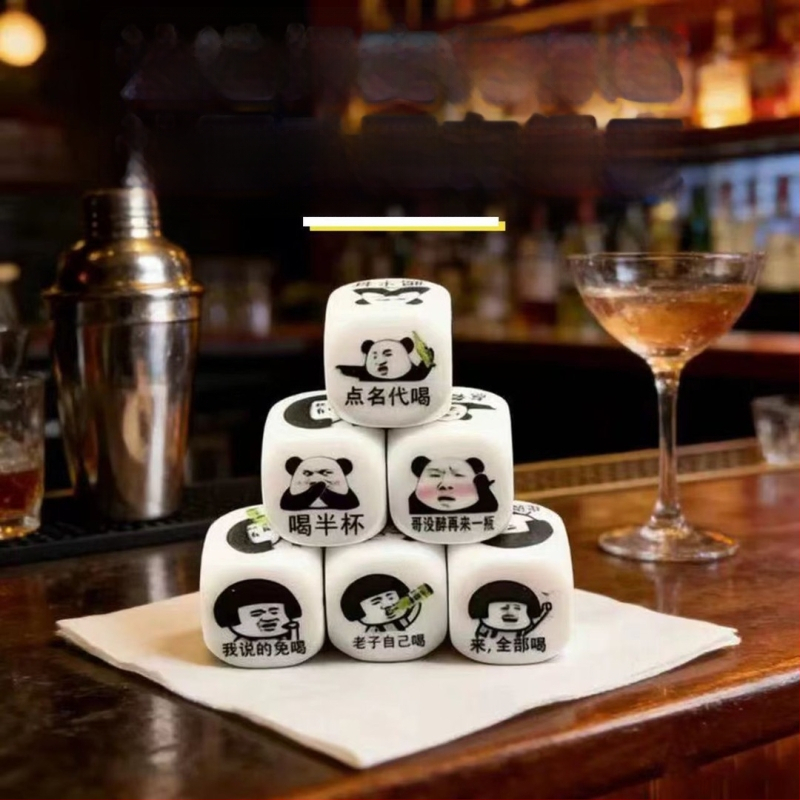 Emoji kocke za igre s pićem – zabavne lica na kockama za vino