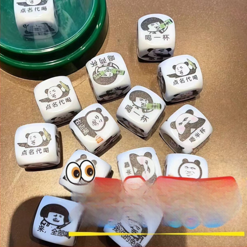 Emoji kocke za igre s pićem – zabavne lica na kockama za vino