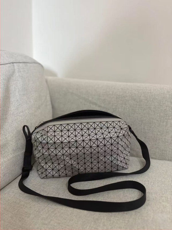 Geantă pentru cameră din silicon, cu model romb geometric – unisex, curea de umăr, formă mică pătrată.