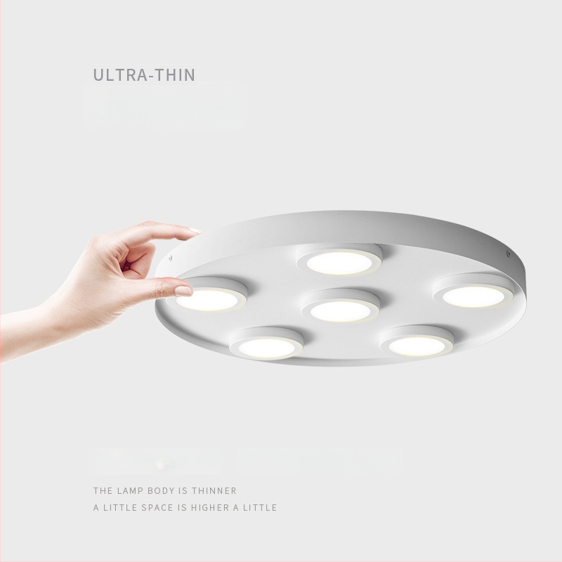 Υπερ-λεπτό LED κυκλικό οροφής downlight, αντιθαμπό, με τρεις κεφαλές, μοντέρνος μινιμαλιστικός σχεδιασμός, επιφανειακή εγκατάσταση, κατάλληλο για υπνοδωμάτιο και σαλονι, χωρίς κεντρικό φως