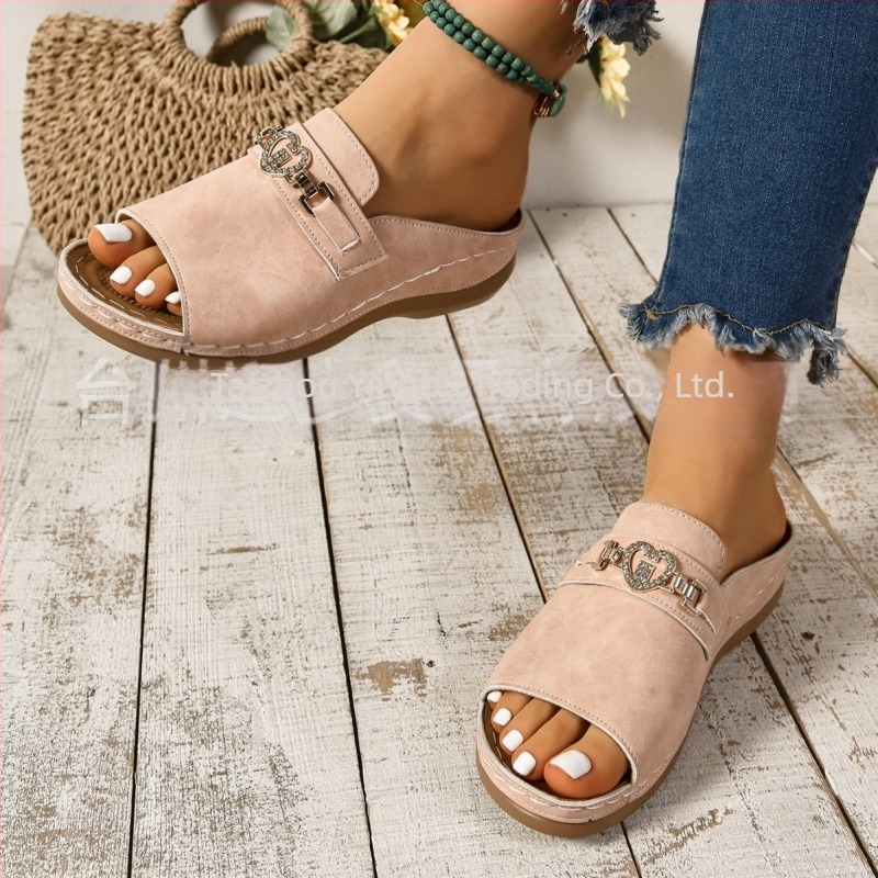 Εξωτερικό εμπόριο plus size στόμα ψαριού με μεταλλικά αξεσουάρ παπούτσια shake line 2025 καλοκαίρι νέα σανδάλια ανοιχτά δάχτυλα στην παραλία για γυναίκες