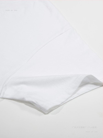 Γυναικείο βαμβακερό μπλουζάκι με γκράφιτι και τυπωμένα γράμματα αγάπης