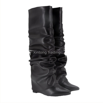 2024 Ευρωπαϊκές και Αμερικανικές Νέες Μπότες Εξωτερικού Εμπορίου με Μυτερές Ζαρωμένες Μπότες, Ψηλοτάκουνα, Τακούνι Σφήνας, Γυναικείες Μπότες, Μοντέρνες Μπότες με Πέλος μέχρι το Γόνατο, Γυναικεία Παπούτσια