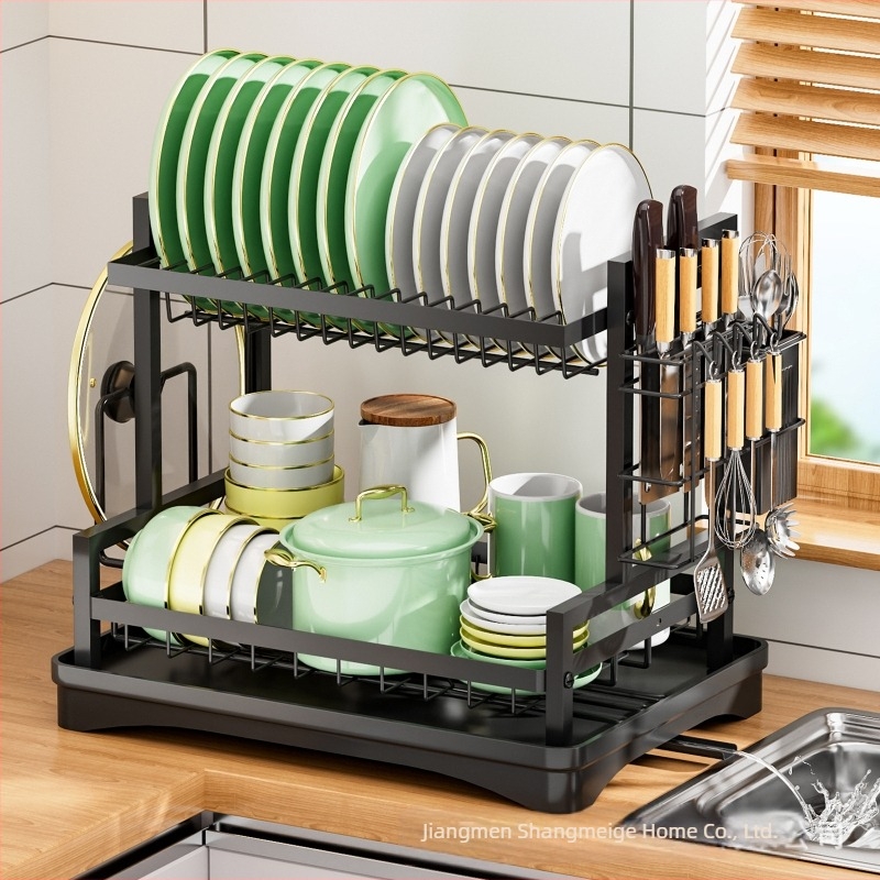 Διασυνοριακός νεροχύτης κουζίνας, πάγκος κουζίνας, ράφι πιάτων για στέγνωμα, ράφι καλαθιού στεγνώματος, ντουλάπι, μαχαίρι και πιρούνι, επιτραπέζια σκεύη, ράφι αποθήκευσης πιάτων