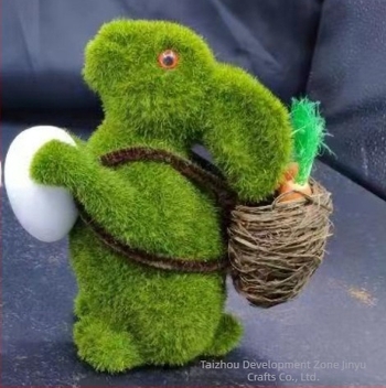 Πασχαλινό καλάθι πλάτης καρότου αφρός προσομοίωσης κουνελιού που συρρέει κουνέλι αγκαλιάζει εκκρεμές χειροτεχνίας