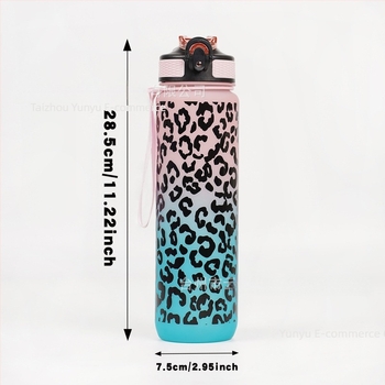 Διασυνοριακό σε απόθεμα Πλαστικό ποτήρι νερού με βεντούζα και εκτύπωση λεοπάρ σε ντεγκραντέ