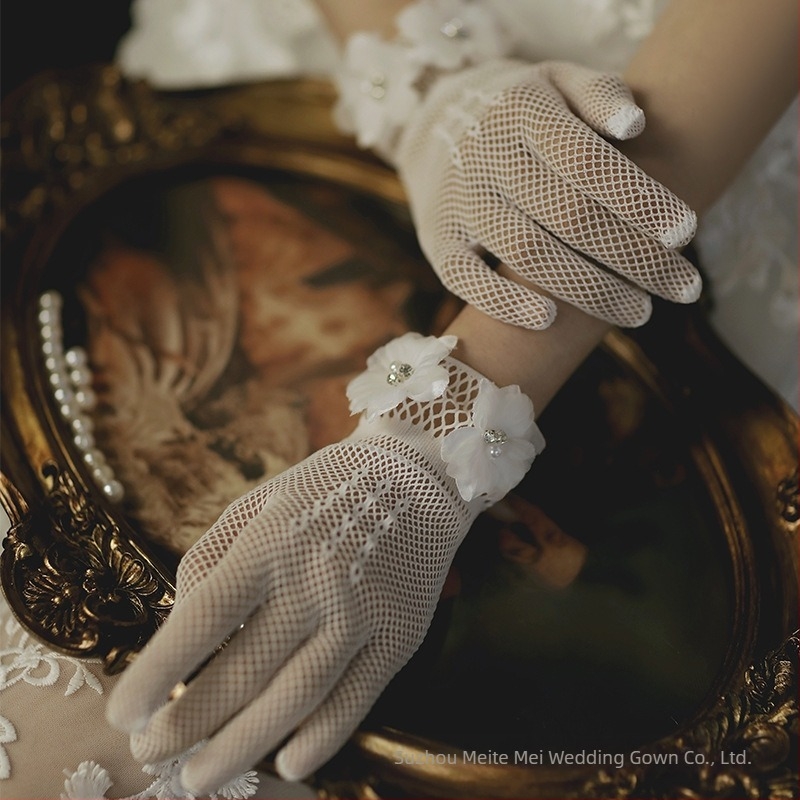 Νέο μαύρο νυφικό φόρεμα με κοντά γάντια, κόκκινα γάντια, δαντελένια γάντια, λευκά γάντια