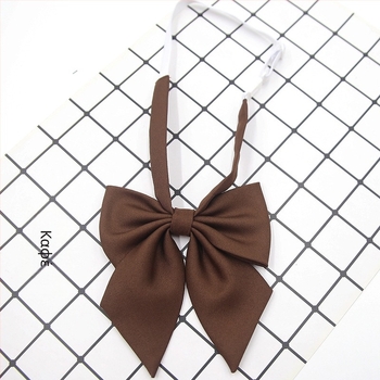 Σε απόθεμα Ιαπωνικό Jk School Style Μονόχρωμο Φιόγκος με Μαύρο Μυτερό Φτερό Λουλούδι για Κολάρο με Διαγώνιο Καφέ Λουλούδι για Παιδιά