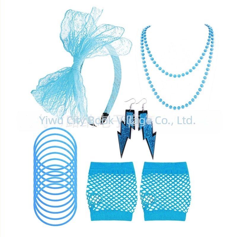 Γυναικείο κοστούμι με θέμα το νέον της δεκαετίας του '80, ροζ κολιέ, σκουλαρίκια, δαντέλα, κρίκος για τα μαλλιά, δίχτυ ψαρέματος, γάντια