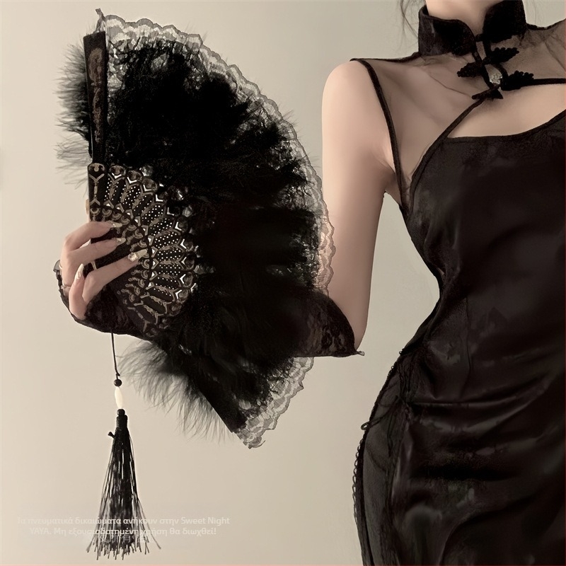 Βεντάλια Cheongsam με φτερό σε αρχαίο στυλ, πτυσσόμενη γυναικεία βεντάλια Hanfu για την Πρωτοχρονιά, μαύρη δαντελένια βεντάλια χορού, ρετρό κινέζικο στυλ